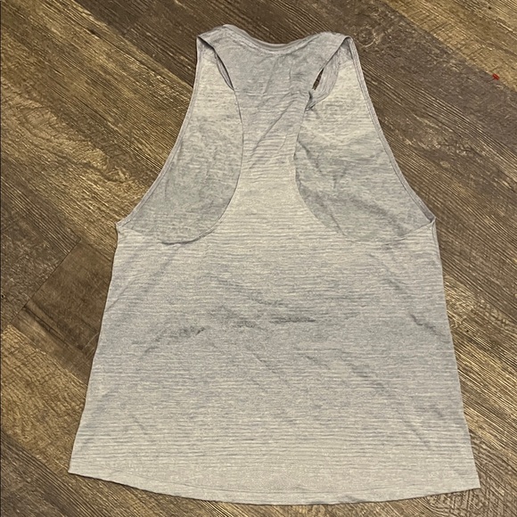 6 for $20.00 ~ Reebok Heather Gray Women's Muscle Tee - Picture 2 of 3